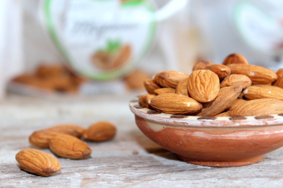Almond nutrition facts